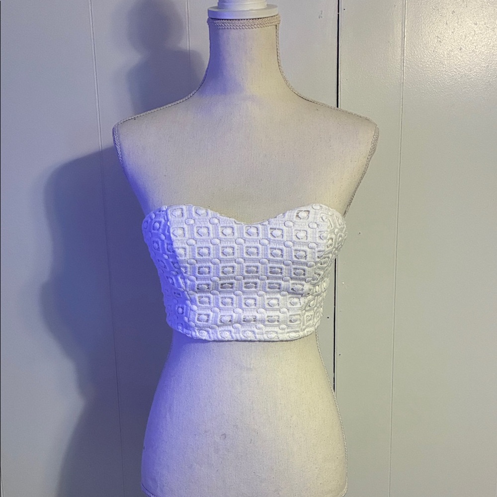 Elegant White Strapless Top